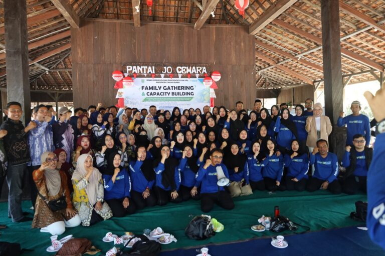 Disdukcapil Tanah Bumbu Perkuat Profesionalisme ASN Lewat Capacity Building dan Family Gathering